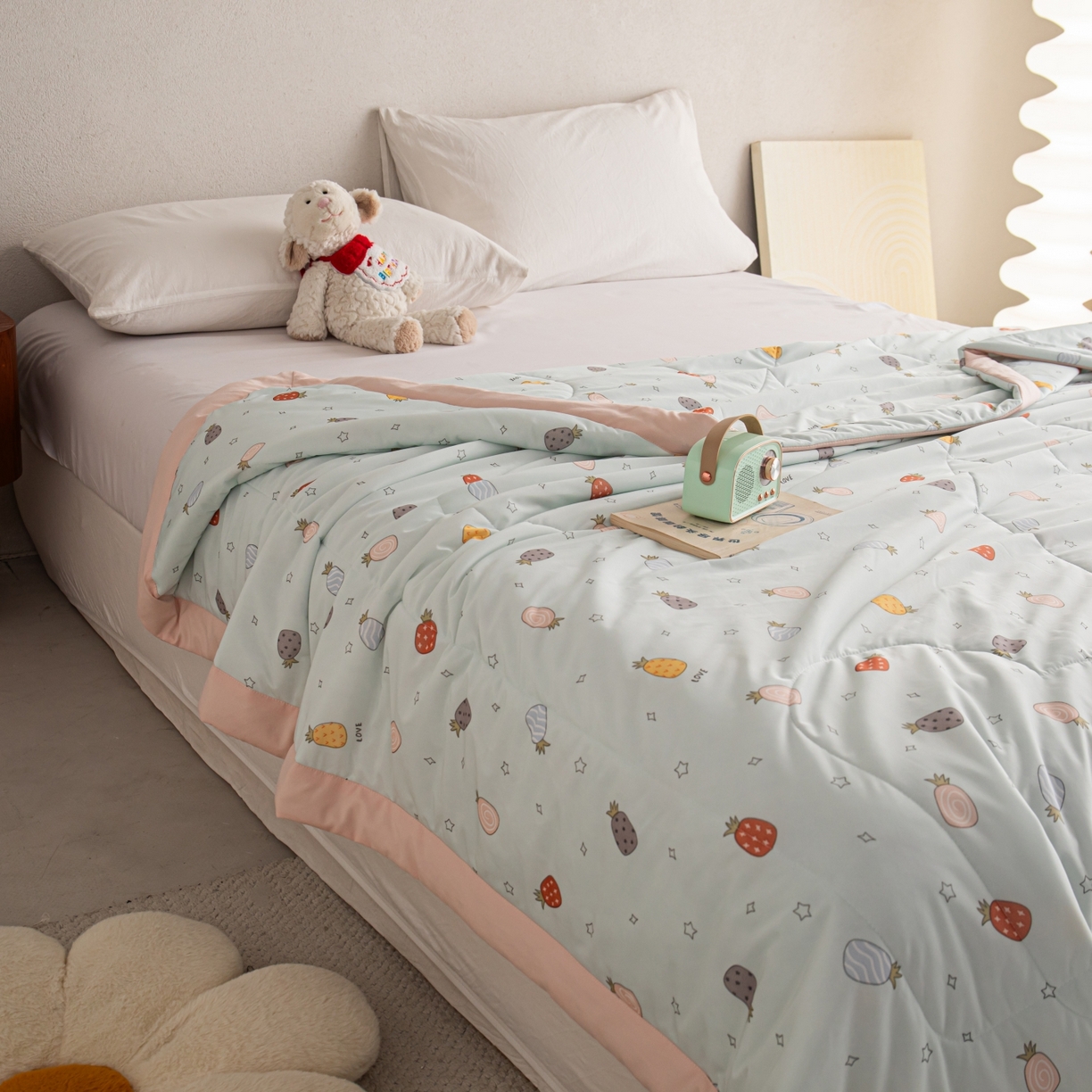 91家纺网 家纺一手货源 找家纺 亿莱鑫 2026新款手包边凉感抗菌夏凉被空调被 多彩菠萝