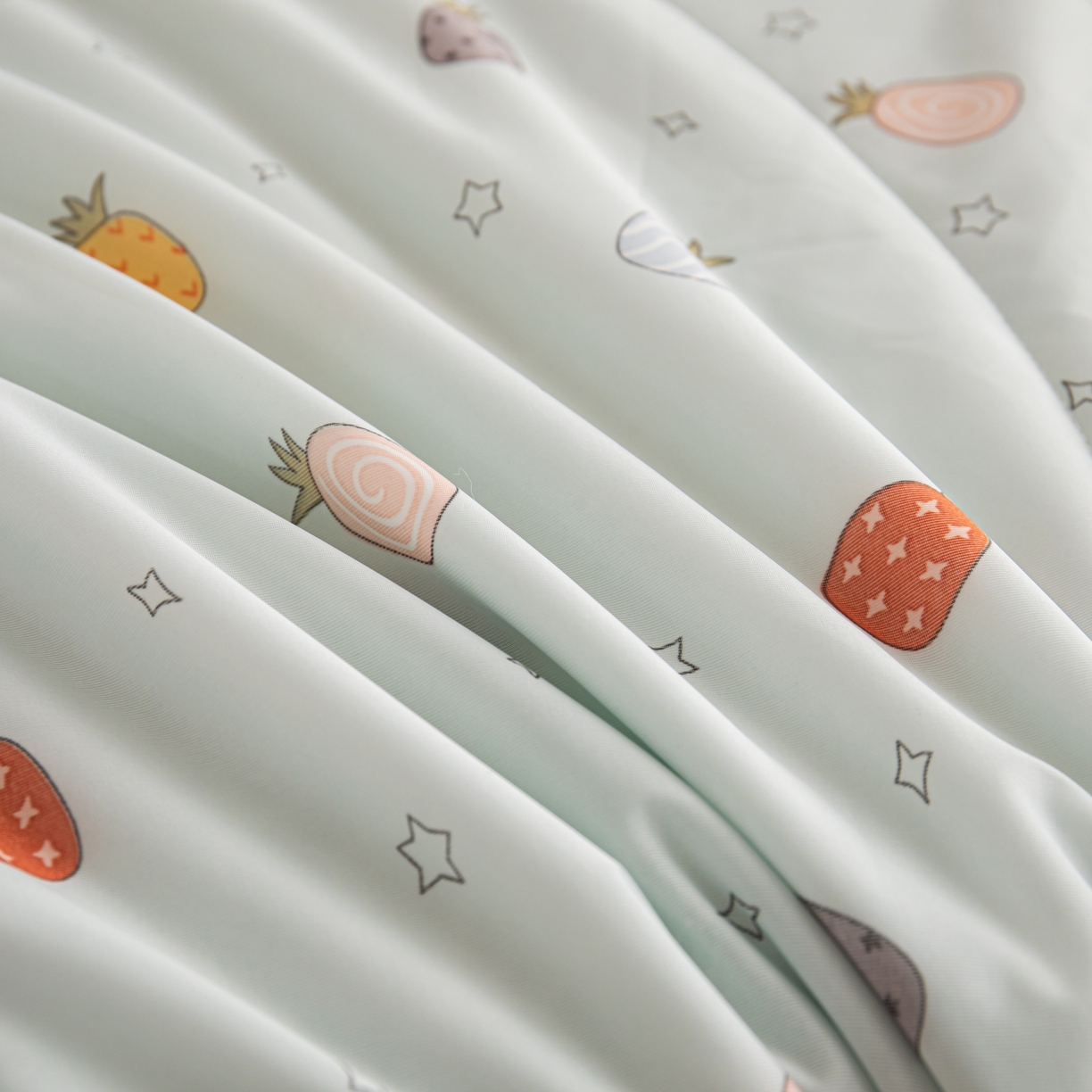 91家纺网 家纺一手货源 找家纺 亿莱鑫 2026新款手包边凉感抗菌夏凉被空调被 多彩菠萝