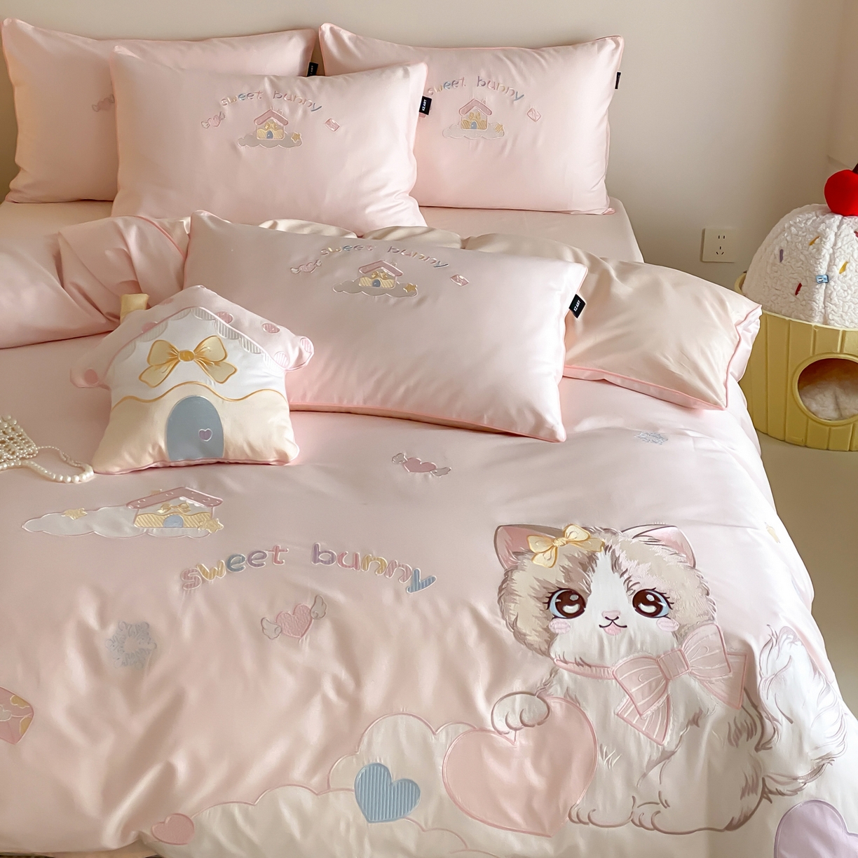 91家纺网 家纺一手货源 找家纺 （总）佳汐蓝家纺 2025新款奶芙绒浮雕工艺四件套-雪春北集 控价：券后不低于458