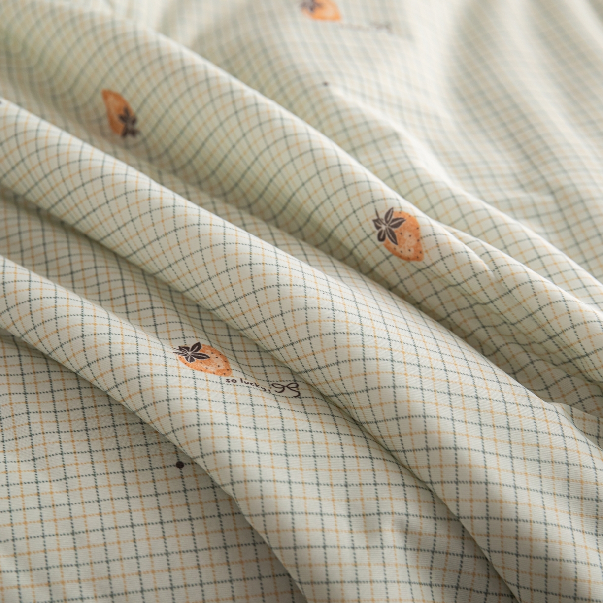 91家纺网 家纺一手货源 找家纺 亿莱鑫 2026新款手包边凉感抗菌夏凉被空调被 格子草莓-绿