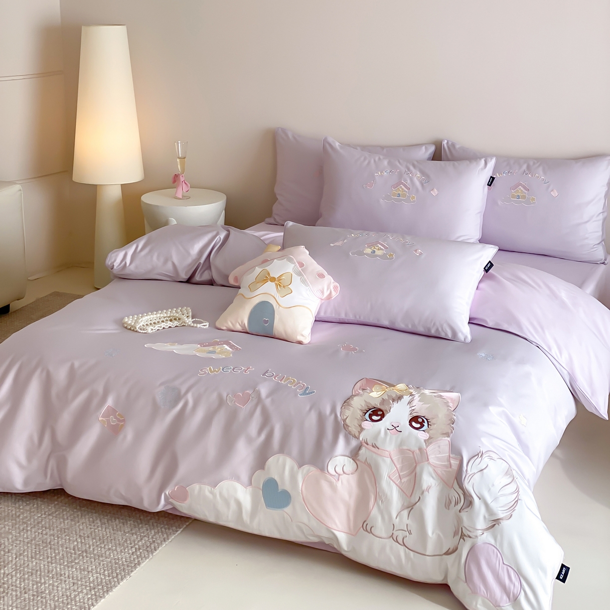 91家纺网 家纺一手货源 找家纺 佳汐蓝家纺 2026秋冬60支长绒棉纯棉软萌贴布绣—元气阿喵 元气阿喵-紫