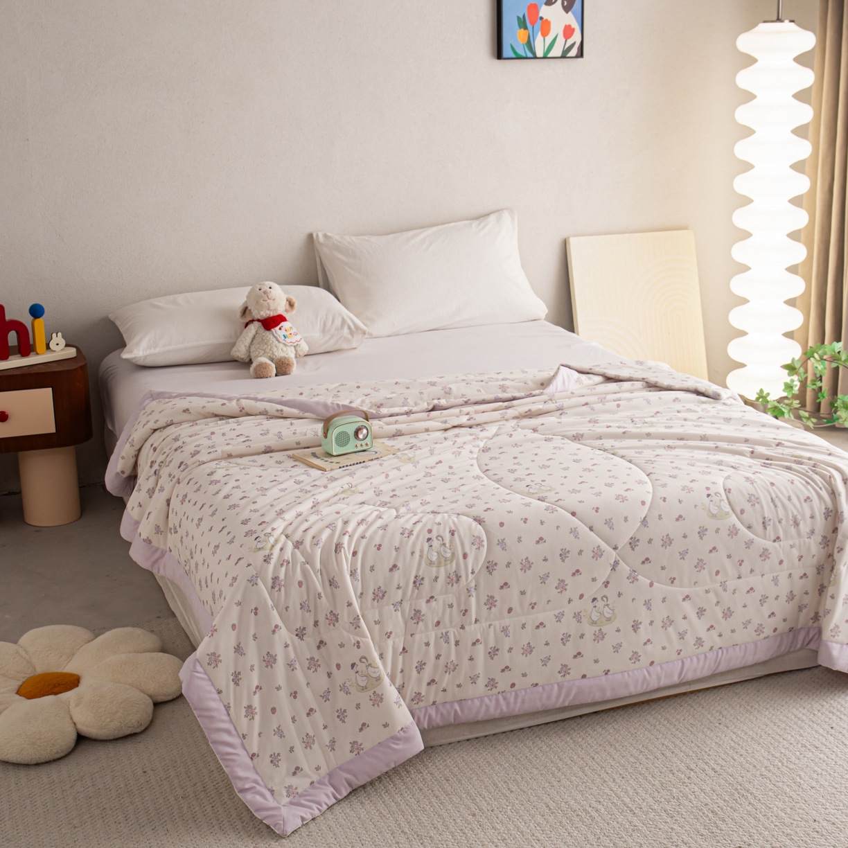 91家纺网 家纺一手货源 找家纺 亿莱鑫 2026新款手包边凉感抗菌夏凉被空调被 花丛间