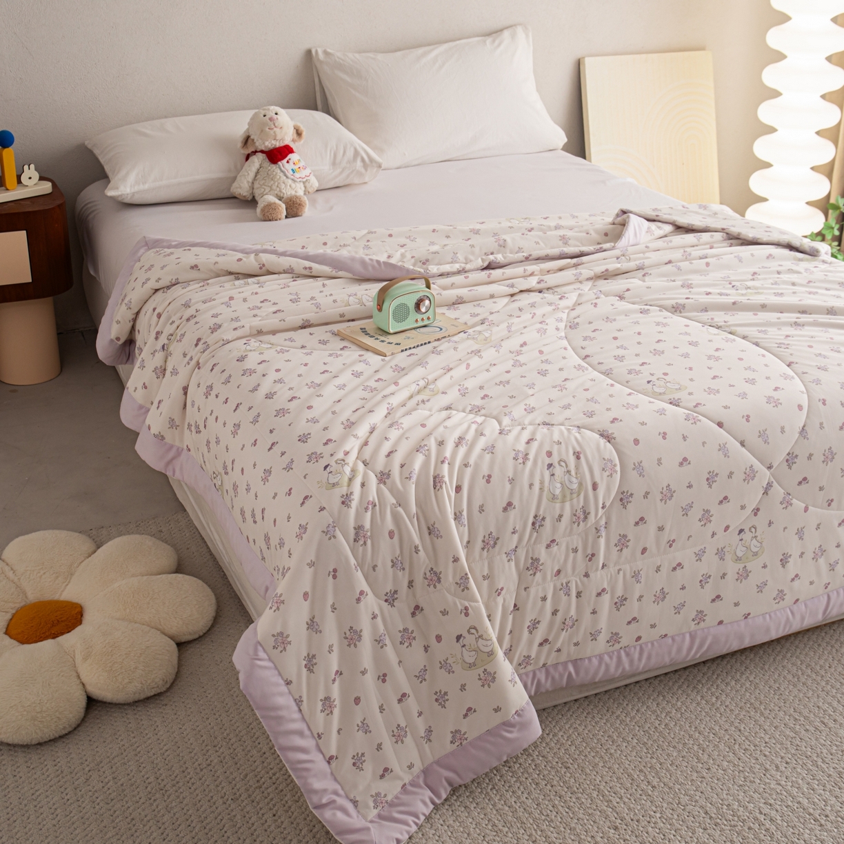 91家纺网 家纺一手货源 找家纺 亿莱鑫 2026新款手包边凉感抗菌夏凉被空调被 花丛间