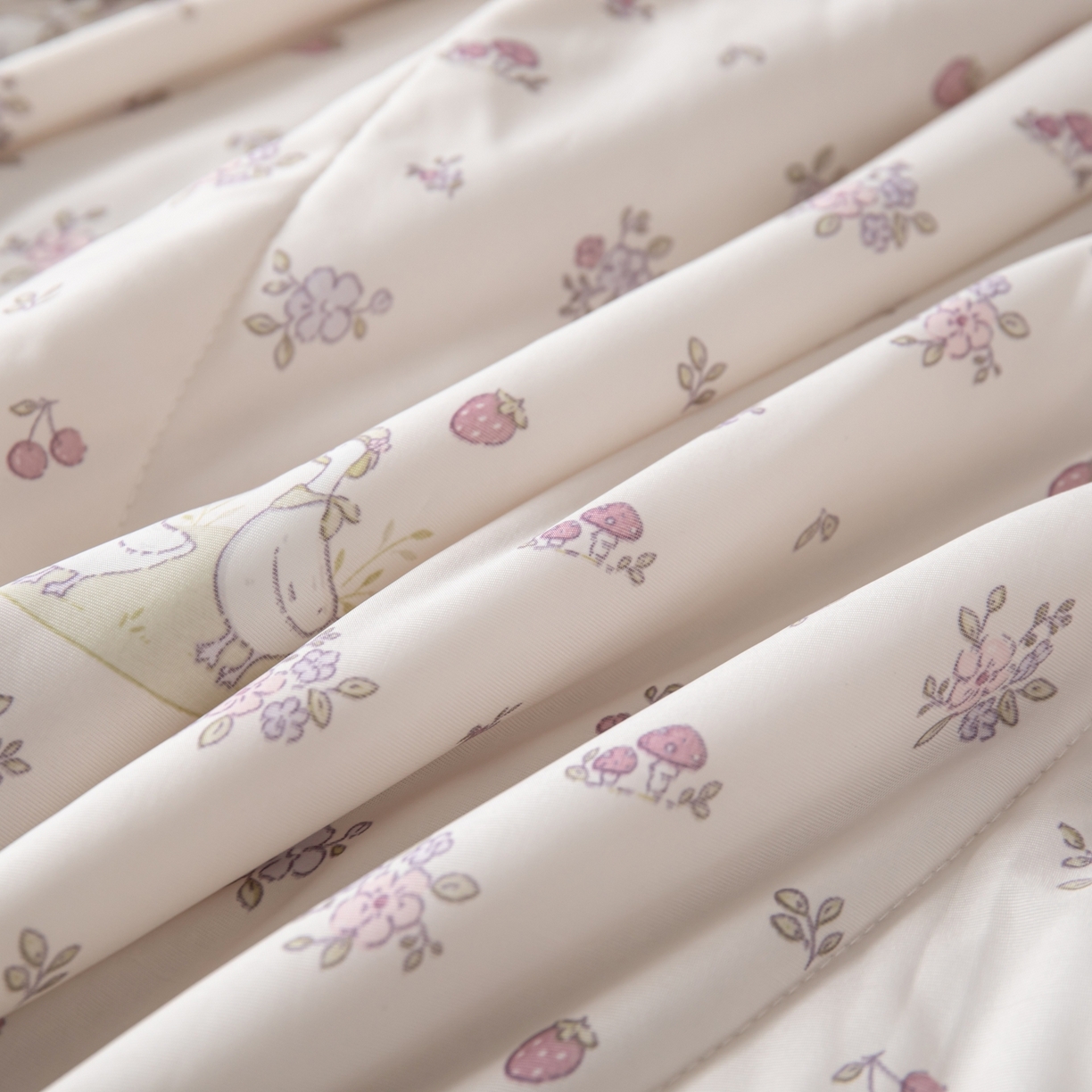 91家纺网 家纺一手货源 找家纺 亿莱鑫 2026新款手包边凉感抗菌夏凉被空调被 花丛间