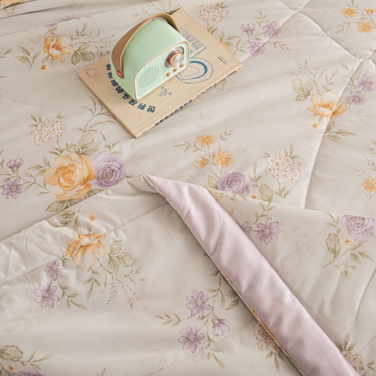 91家纺网 家纺一手货源 找家纺 亿莱鑫 2026新款手包边凉感抗菌夏凉被空调被 花间令