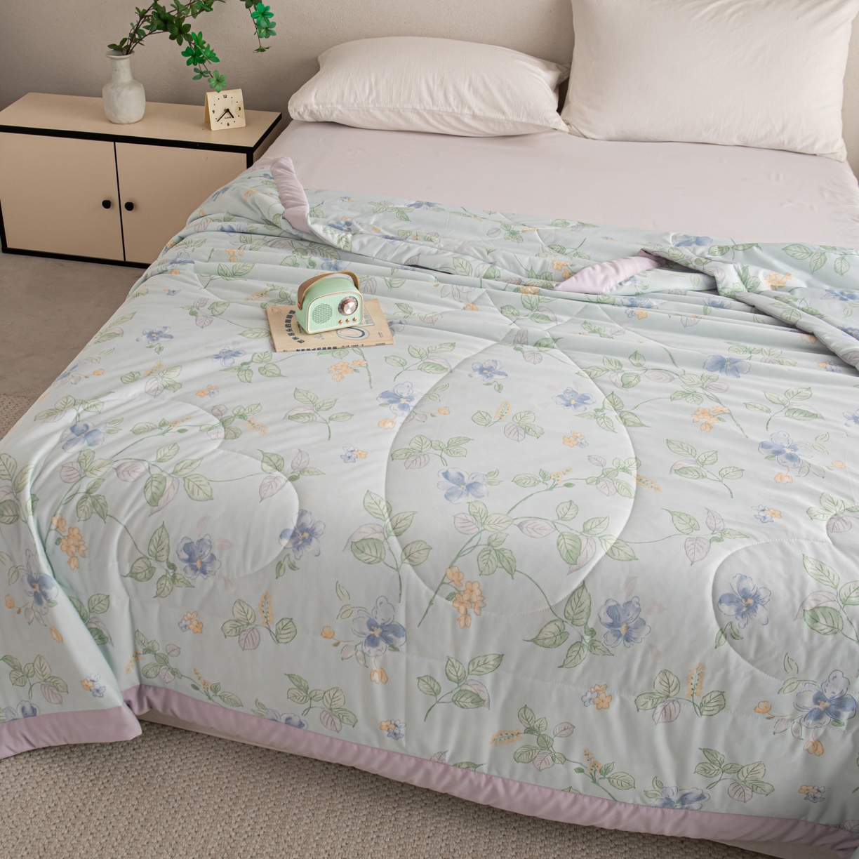 91家纺网 家纺一手货源 找家纺 亿莱鑫 2026新款手包边凉感抗菌夏凉被空调被 花漫雨露