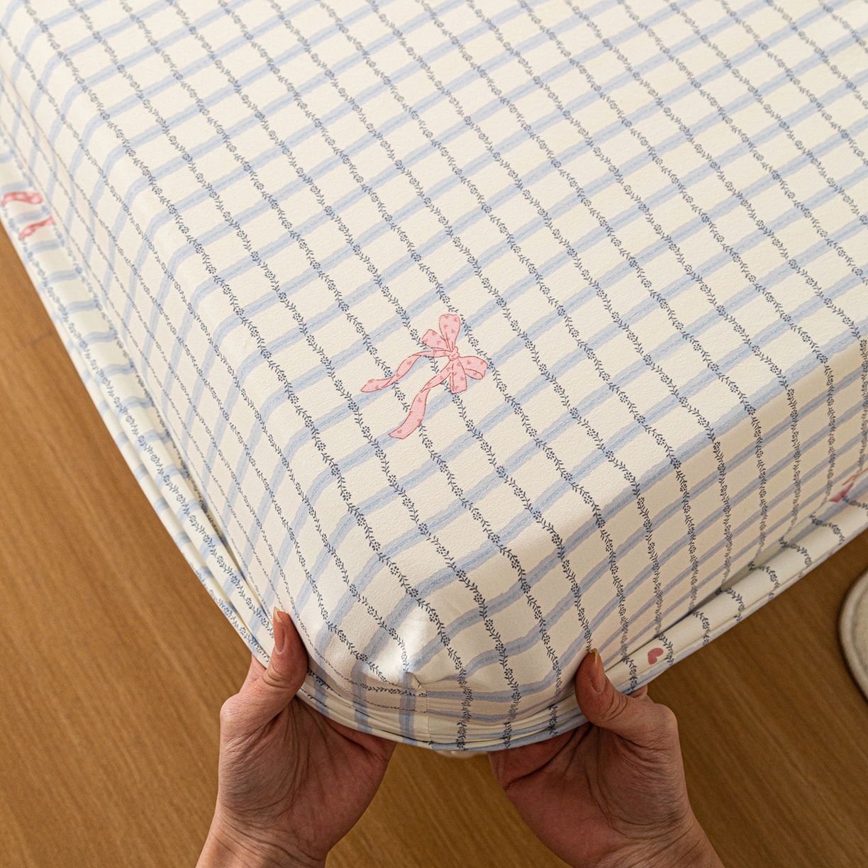 91家纺网 家纺一手货源 找家纺 梦纤绒 2026新款卡通印花床笠单品床笠床笠单件 雾兰格纹