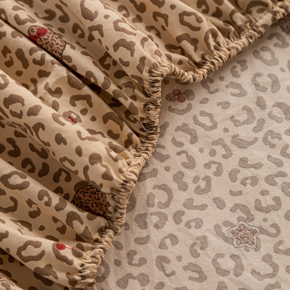 91家纺网 家纺一手货源 找家纺 梦纤绒 2026新款卡通印花床笠单品床笠床笠单件 豹纹喵影