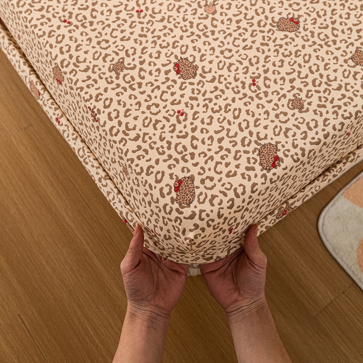 91家纺网 家纺一手货源 找家纺 梦纤绒 2026新款卡通印花床笠单品床笠床笠单件 豹纹喵影