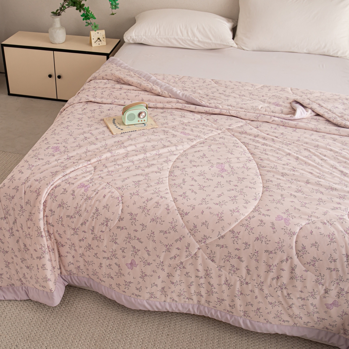 91家纺网 家纺一手货源 找家纺 亿莱鑫 2026新款手包边凉感抗菌夏凉被空调被 花漾