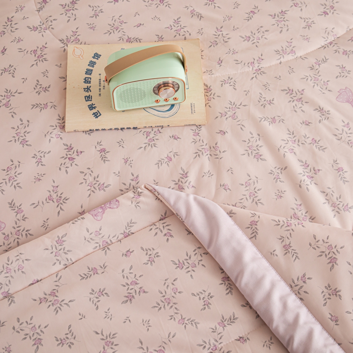 91家纺网 家纺一手货源 找家纺 亿莱鑫 2026新款手包边凉感抗菌夏凉被空调被 花漾