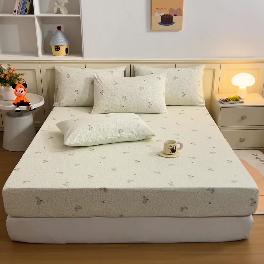 91家纺网 家纺一手货源 找家纺 梦纤绒 2026新款卡通印花床笠单品床笠床笠单件 萌兔小窝