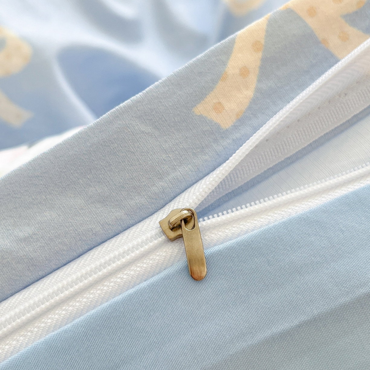 91家纺网 家纺一手货源 找家纺 川悦生活 2026新款云感双层纱木棉四件套 汽水小咪