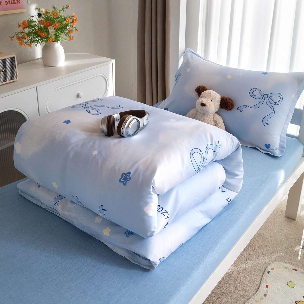 91家纺网 家纺一手货源 找家纺 梦纤绒 2026春夏新款全棉纯棉印花学生宿舍三件套 云朵蓝结