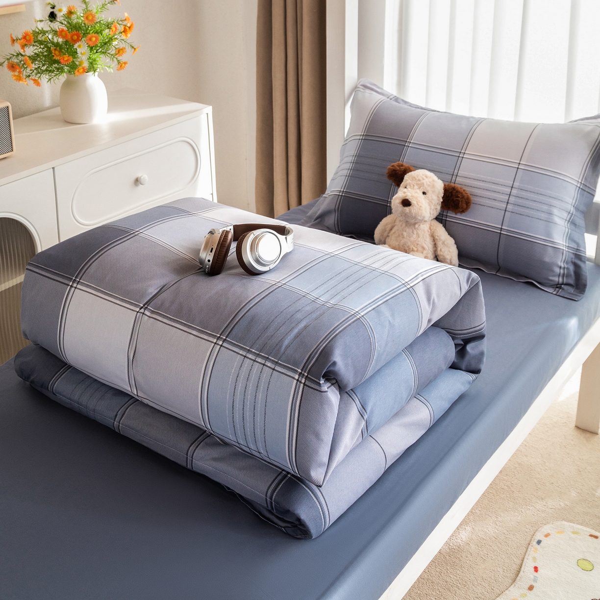 91家纺网 家纺一手货源 找家纺 梦纤绒 2026春夏新款全棉纯棉印花学生宿舍三件套 格序