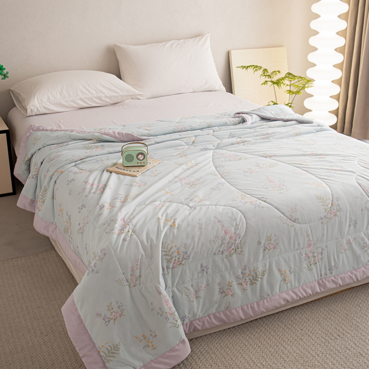 91家纺网 家纺一手货源 找家纺 亿莱鑫 2026新款手包边凉感抗菌夏凉被空调被 花艺悠然