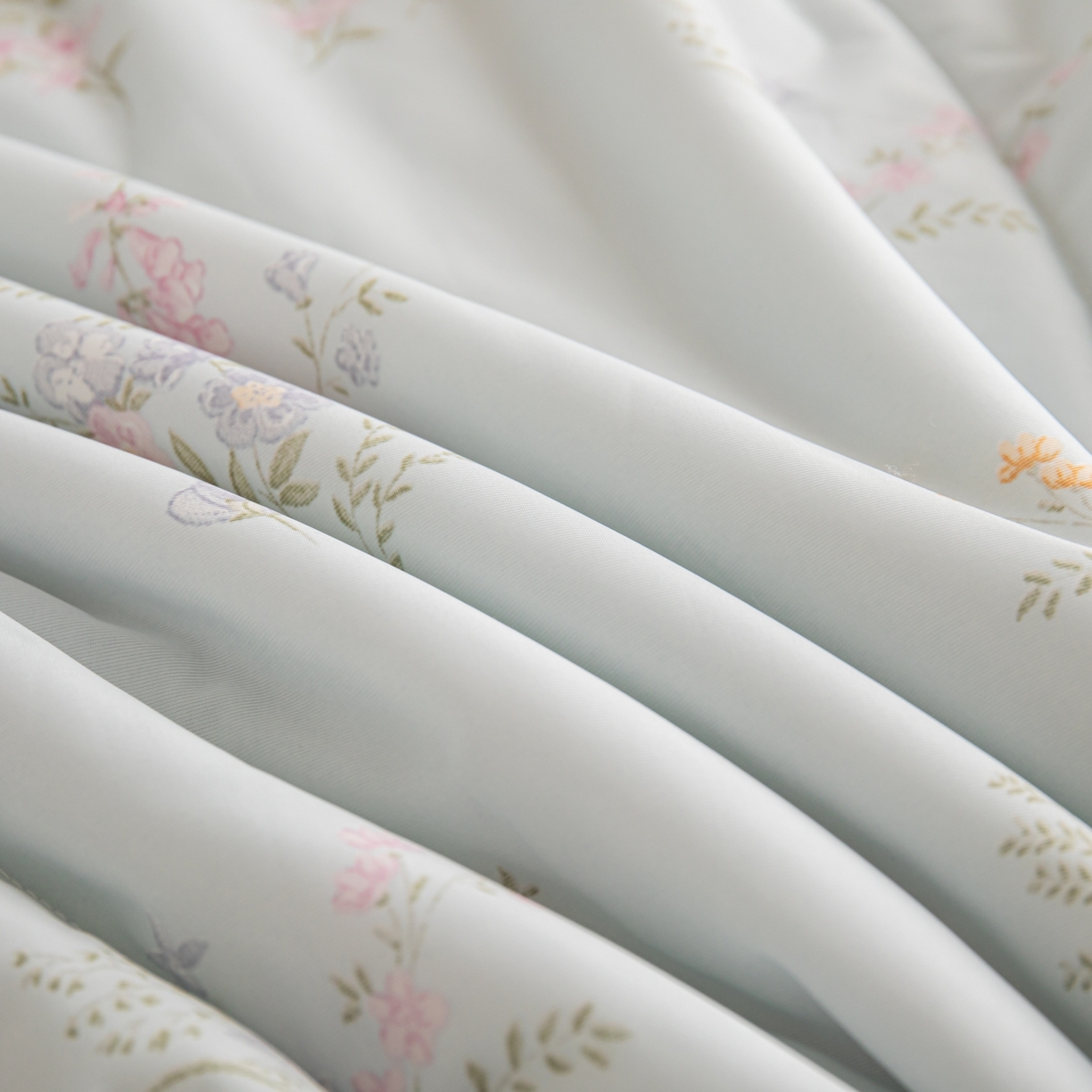 91家纺网 家纺一手货源 找家纺 亿莱鑫 2026新款手包边凉感抗菌夏凉被空调被 花艺悠然