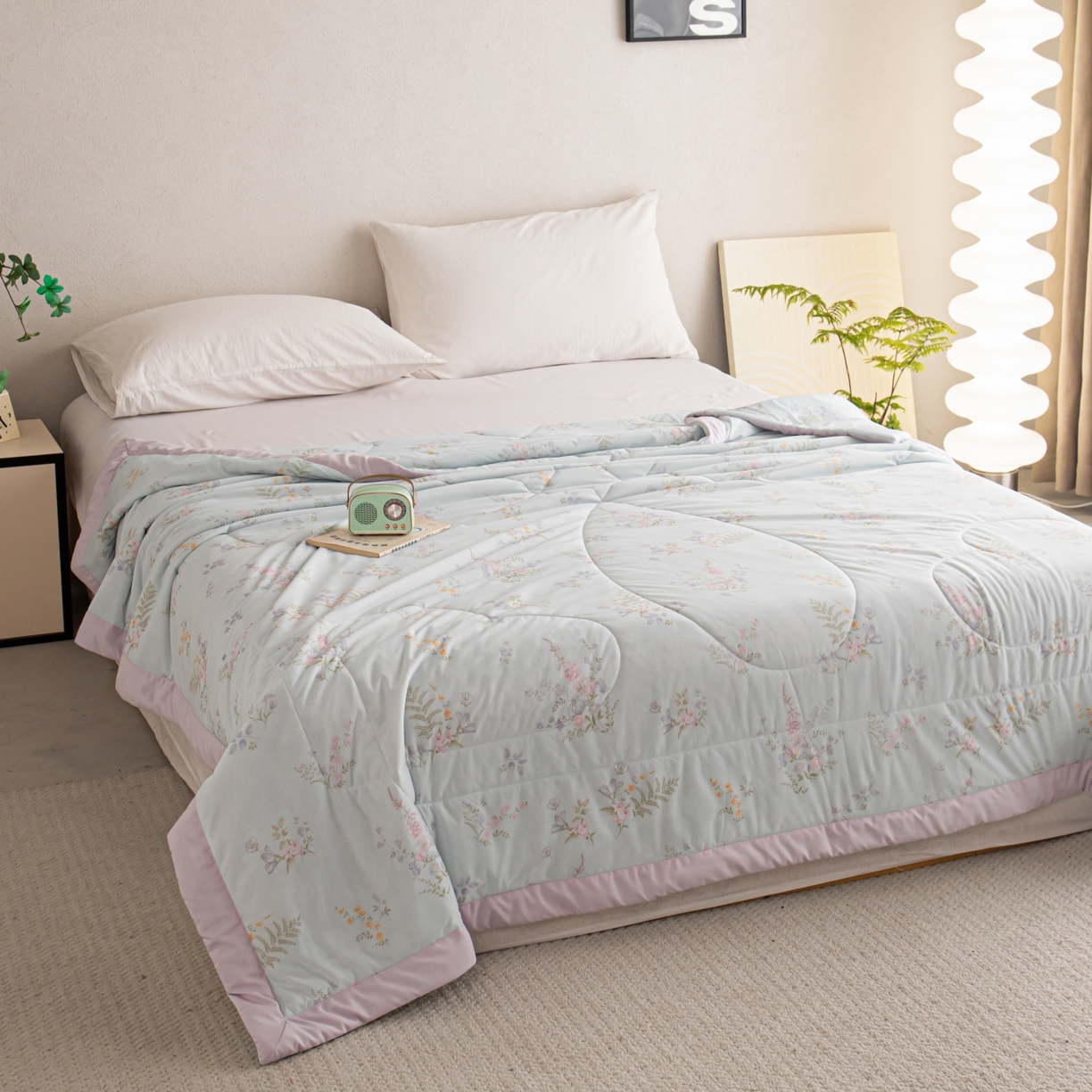 91家纺网 家纺一手货源 找家纺 亿莱鑫 2026新款手包边凉感抗菌夏凉被空调被 花艺悠然