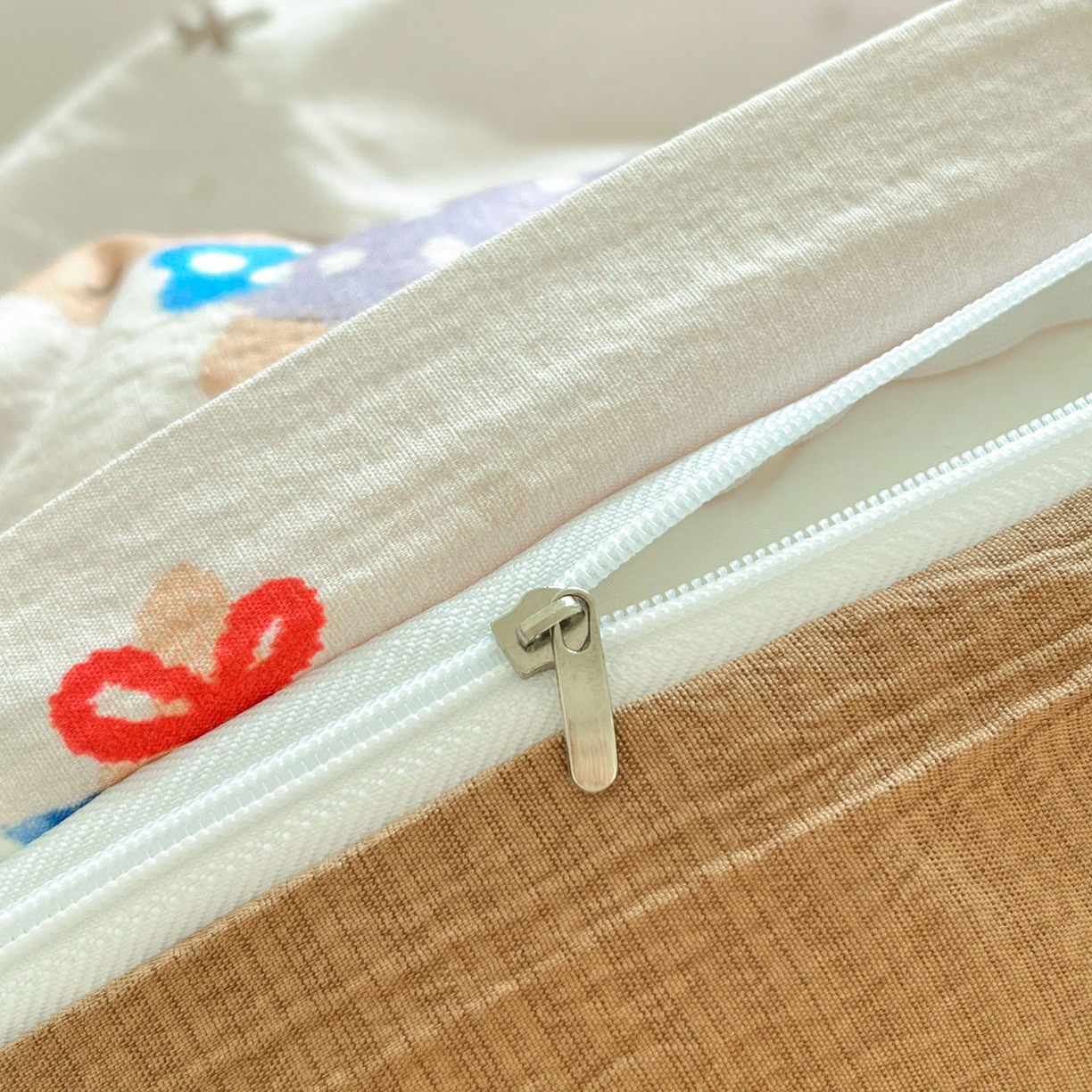 91家纺网 家纺一手货源 找家纺 川悦生活 2026新款云感双层纱木棉四件套 可乐腊肠