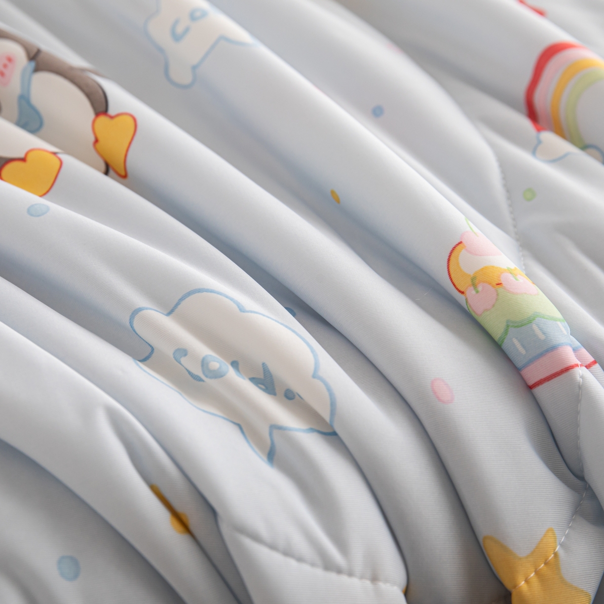 91家纺网 家纺一手货源 找家纺 亿莱鑫 2026新款手包边凉感抗菌夏凉被空调被 可爱企鹅