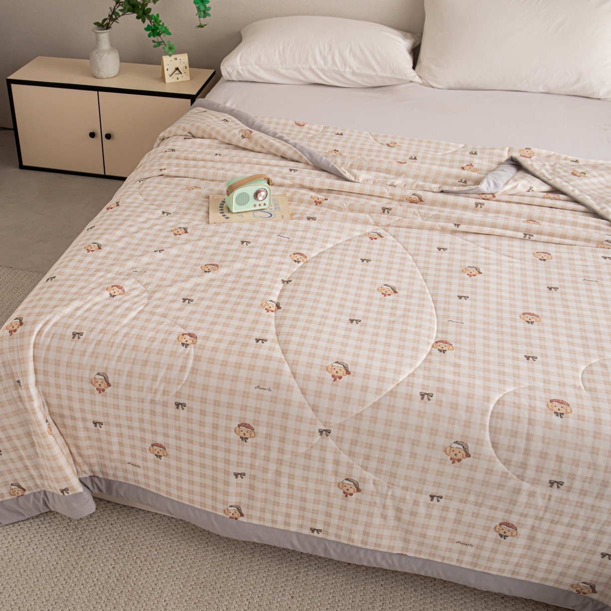 91家纺网 家纺一手货源 找家纺 亿莱鑫 2026新款手包边凉感抗菌夏凉被空调被 可爱小熊