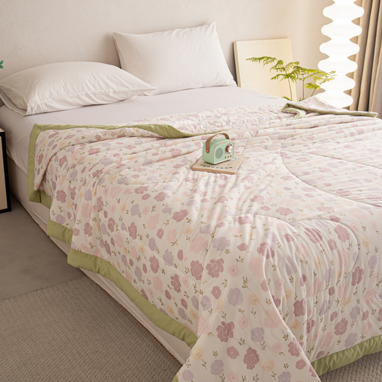 91家纺网 家纺一手货源 找家纺 亿莱鑫 2026新款手包边凉感抗菌夏凉被空调被 浪漫花海-粉