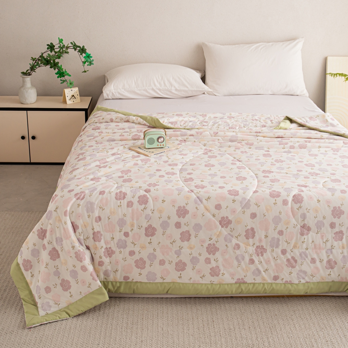 91家纺网 家纺一手货源 找家纺 亿莱鑫 2026新款手包边凉感抗菌夏凉被空调被 浪漫花海-粉