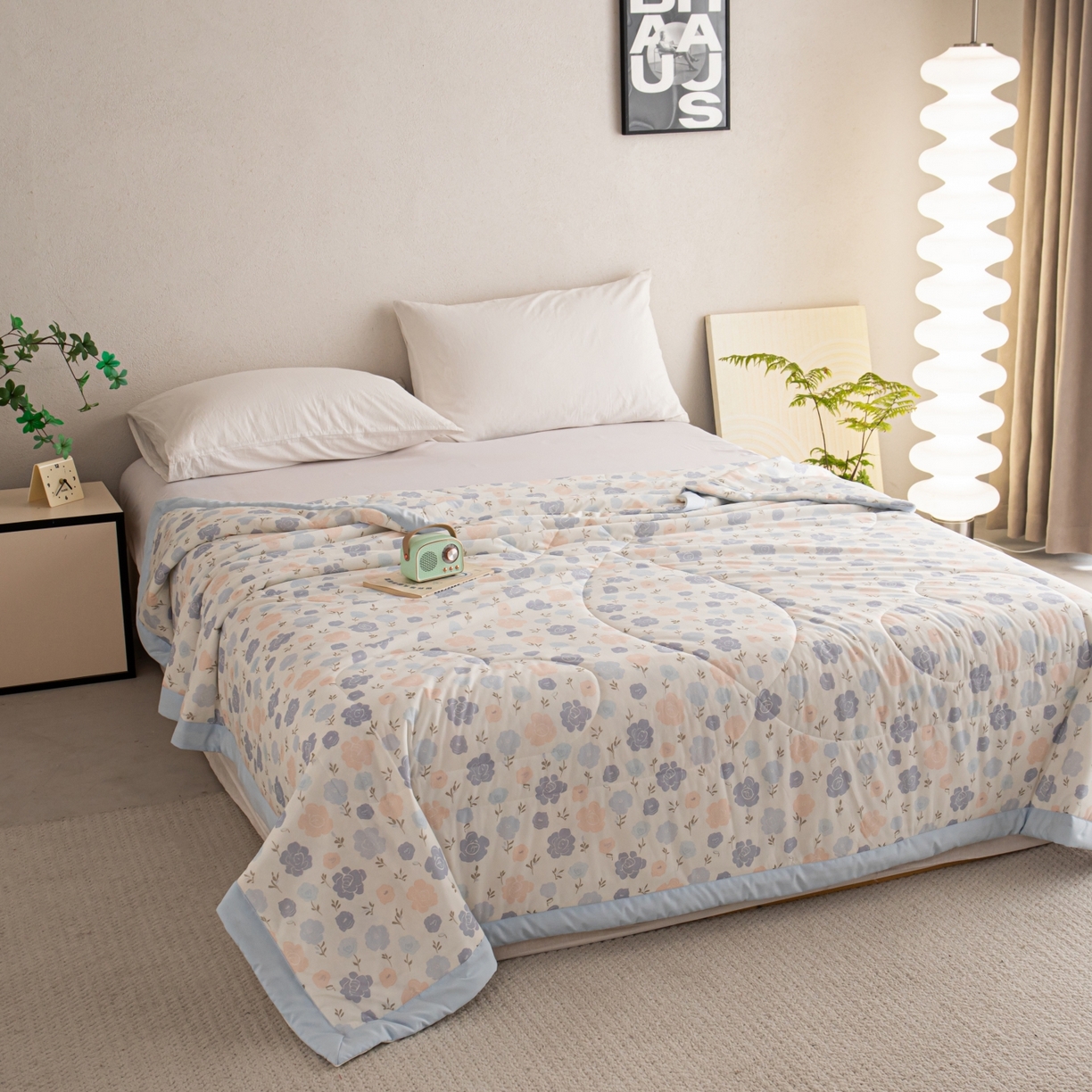 91家纺网 家纺一手货源 找家纺 亿莱鑫 2026新款手包边凉感抗菌夏凉被空调被 浪漫花海-蓝