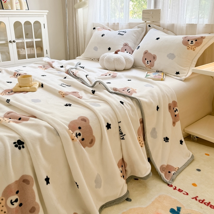 91家纺网 家纺一手货源 找家纺 宅部落 2026新款亲肤舒适牛奶绒印花毛毯毯子300克云貂绒盖毯毯子 熊的脚印