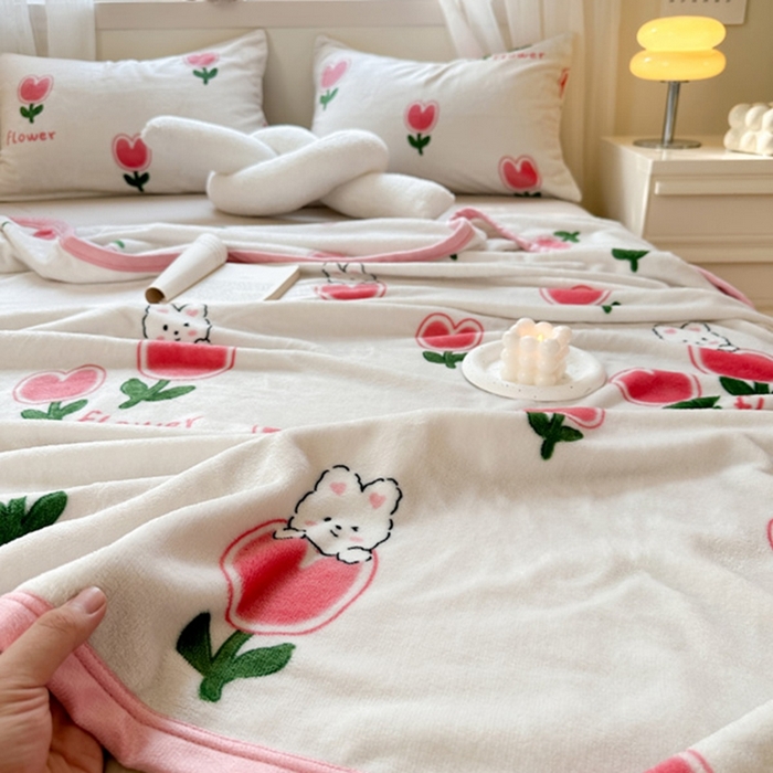 91家纺网 家纺一手货源 找家纺 宅部落 2026新款亲肤舒适牛奶绒印花毛毯毯子300克云貂绒盖毯毯子 郁金香小免