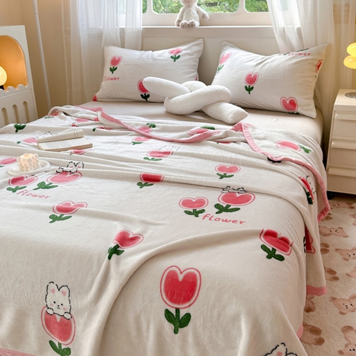 91家纺网 家纺一手货源 找家纺 宅部落 2026新款亲肤舒适牛奶绒印花毛毯毯子300克云貂绒盖毯毯子 郁金香小免