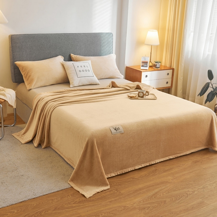 91家纺网 家纺一手货源 找家纺 宅部落 2026新款云貂绒纯色毯子300克毛毯法莱绒盖毯牛奶绒毛毯 驼色