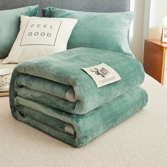 91家纺网 家纺一手货源 找家纺 宅部落 2026新款云貂绒纯色毯子300克毛毯法莱绒盖毯牛奶绒毛毯 墨绿