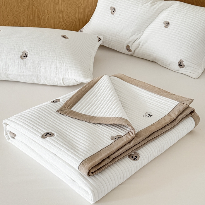 91家纺网 家纺一手货源 找家纺 木楌家居 2026春夏新款双面全棉纯棉皱皱纱刺绣款床盖床盖单件 小熊奶糖