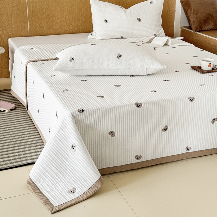 91家纺网 家纺一手货源 找家纺 木楌家居 2026春夏新款双面全棉纯棉皱皱纱刺绣款床盖床盖单件 小熊奶糖