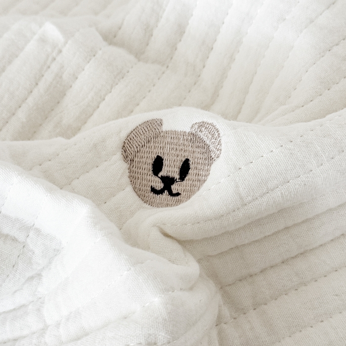 91家纺网 家纺一手货源 找家纺 木楌家居 2026春夏新款双面全棉纯棉皱皱纱刺绣款床盖床盖单件 小熊奶糖