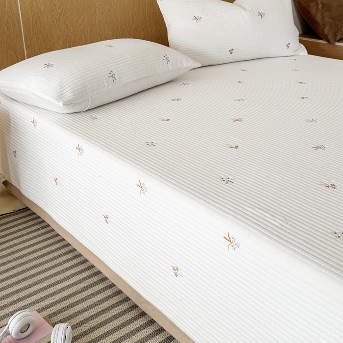 91家纺网 家纺一手货源 找家纺 木楌家居 2026春夏新款双面全棉纯棉皱皱纱刺绣款床盖床盖单件 花漾时光