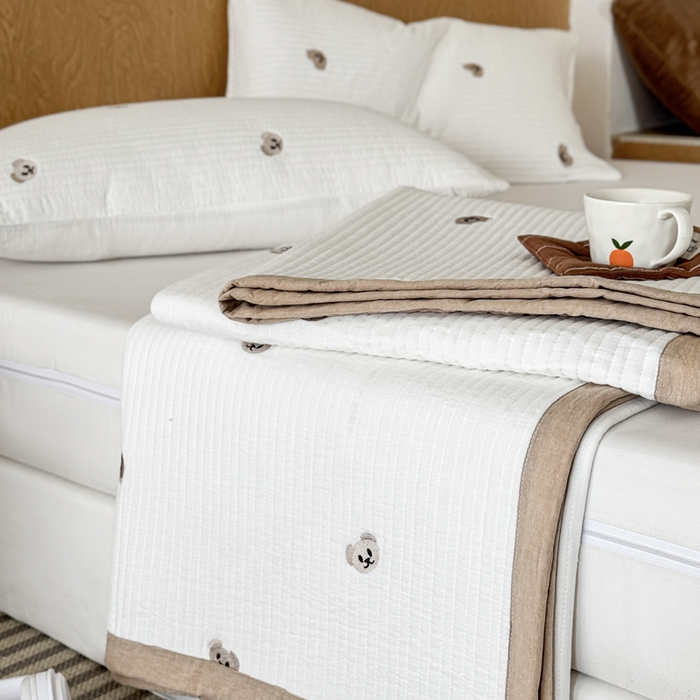 91家纺网 家纺一手货源 找家纺 木楌家居 2026春夏新款双面全棉纯棉皱皱纱刺绣款床盖床盖单件 小熊奶糖