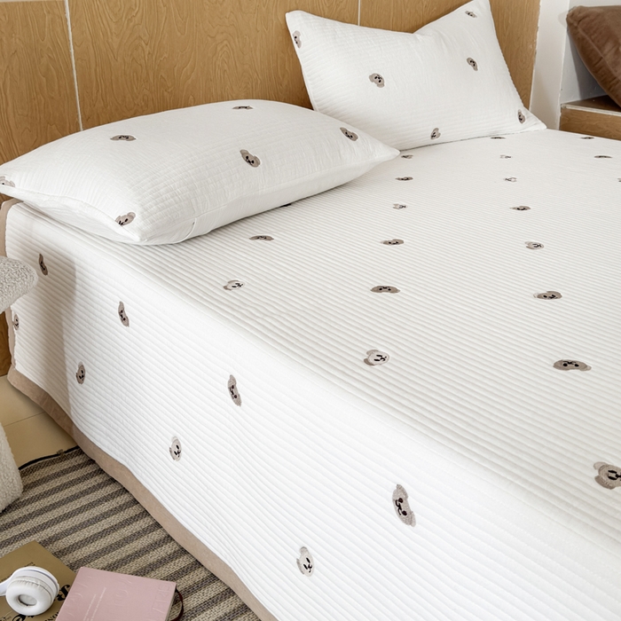 91家纺网 家纺一手货源 找家纺 木楌家居 2026春夏新款双面全棉纯棉皱皱纱刺绣款床盖床盖单件 小熊奶糖