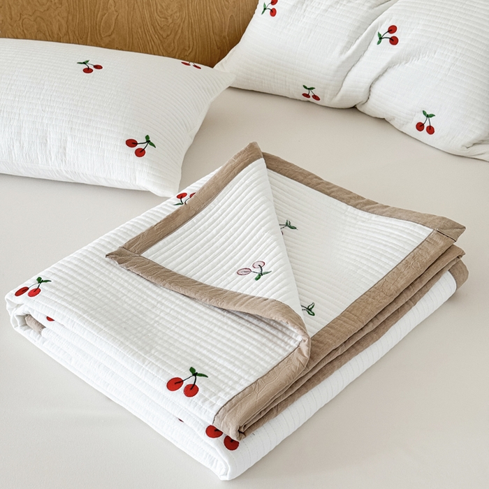 91家纺网 家纺一手货源 找家纺 木楌家居 2026春夏新款双面全棉纯棉皱皱纱刺绣款床盖床盖单件 樱桃小方糖