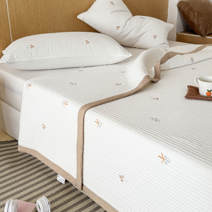 91家纺网 家纺一手货源 找家纺 木楌家居 2026春夏新款双面全棉纯棉皱皱纱刺绣款床盖床盖单件 花漾时光