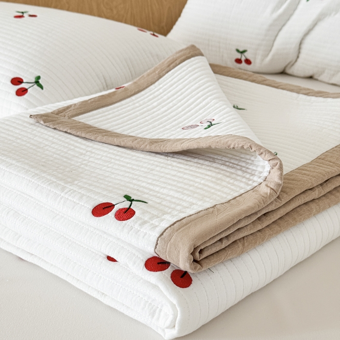 91家纺网 家纺一手货源 找家纺 木楌家居 2026春夏新款双面全棉纯棉皱皱纱刺绣款床盖床盖单件 樱桃小方糖