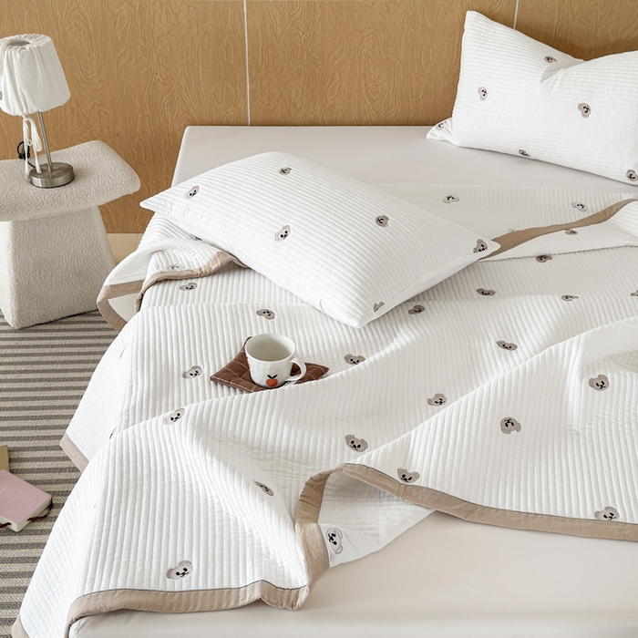 91家纺网 家纺一手货源 找家纺 木楌家居 2026春夏新款双面全棉纯棉皱皱纱刺绣款床盖床盖单件 小熊奶糖