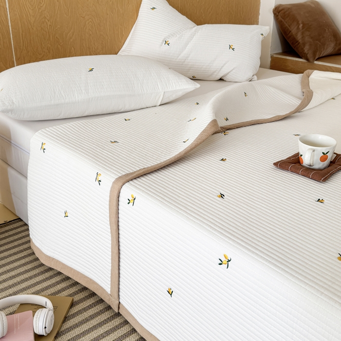 91家纺网 家纺一手货源 找家纺 木楌家居 2026春夏新款双面全棉纯棉皱皱纱刺绣款床盖床盖单件 小芽日记