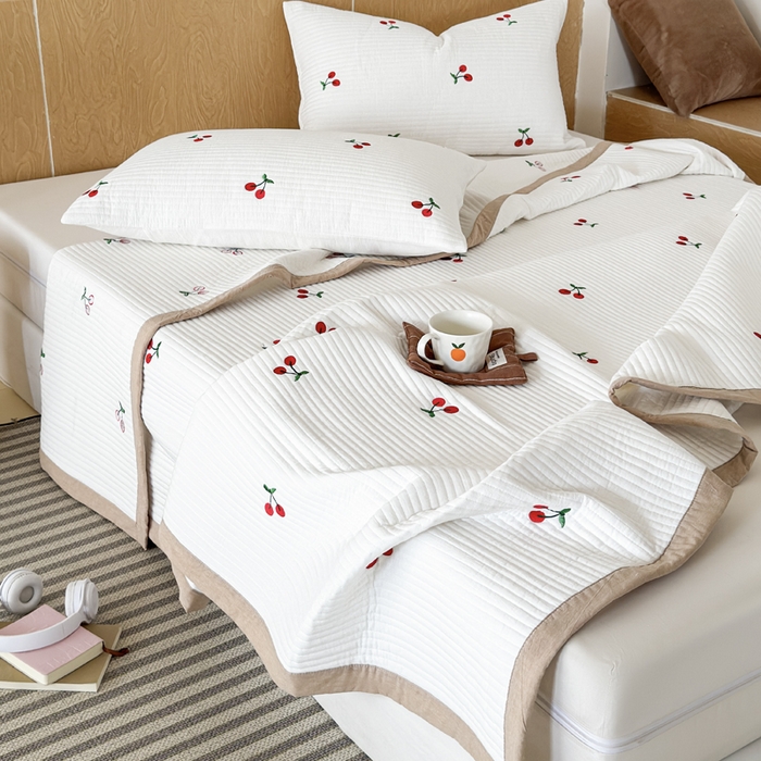 91家纺网 家纺一手货源 找家纺 木楌家居 2026春夏新款双面全棉纯棉皱皱纱刺绣款床盖床盖单件 樱桃小方糖