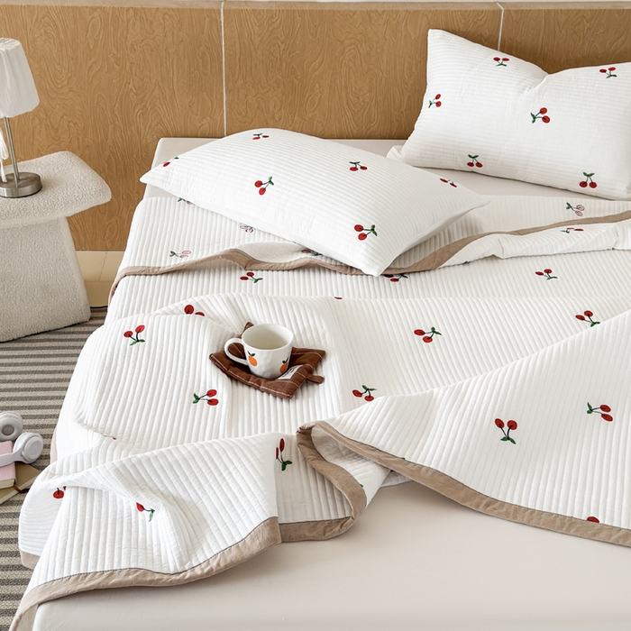 91家纺网 家纺一手货源 找家纺 木楌家居 2026春夏新款双面全棉纯棉皱皱纱刺绣款床盖床盖单件 樱桃小方糖