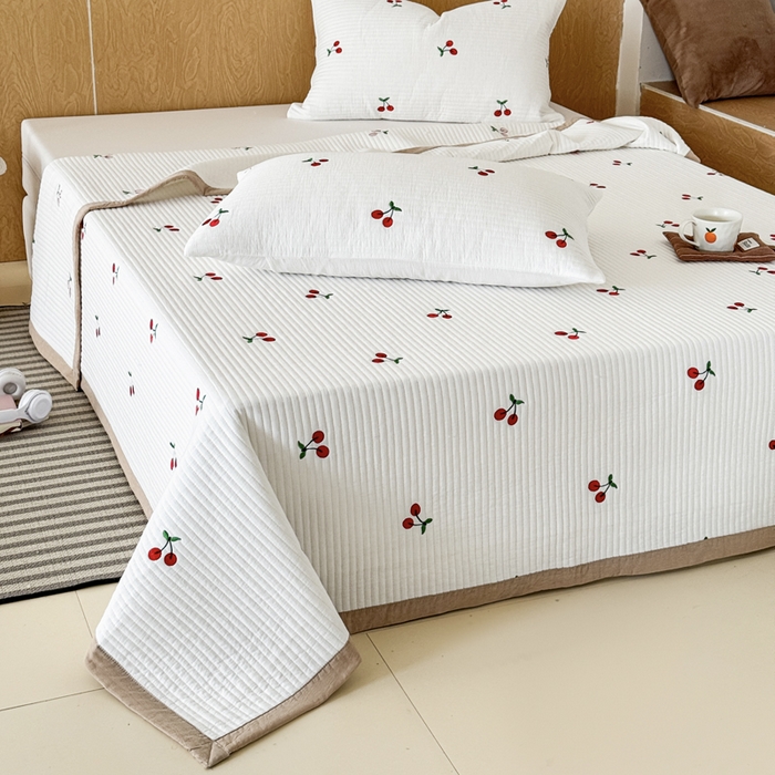 91家纺网 家纺一手货源 找家纺 木楌家居 2026春夏新款双面全棉纯棉皱皱纱刺绣款床盖床盖单件 樱桃小方糖