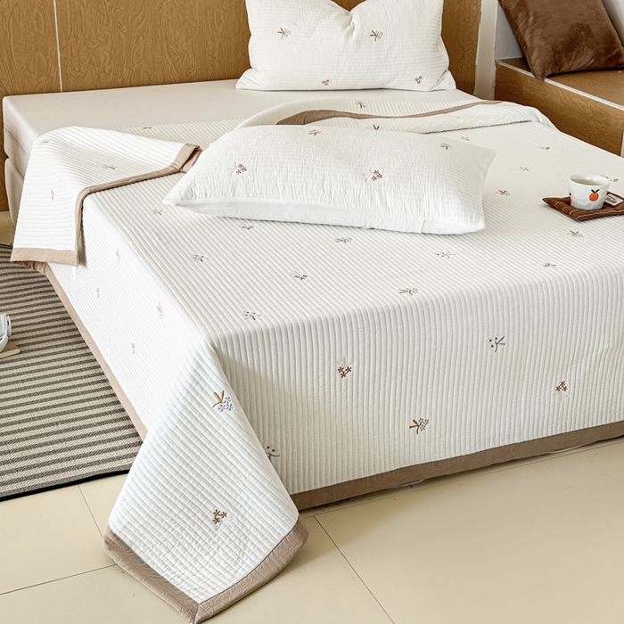 91家纺网 家纺一手货源 找家纺 木楌家居 2026春夏新款双面全棉纯棉皱皱纱刺绣款床盖床盖单件 花漾时光