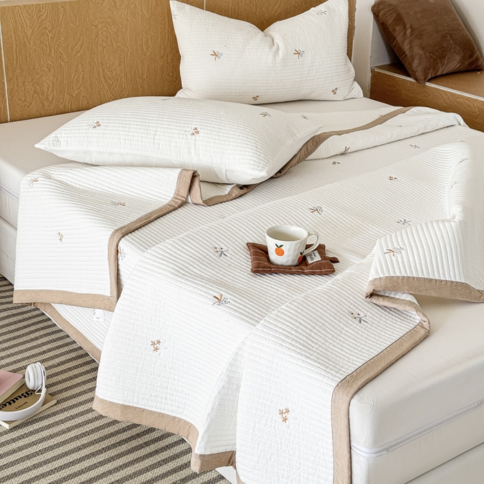 91家纺网 家纺一手货源 找家纺 木楌家居 2026春夏新款双面全棉纯棉皱皱纱刺绣款床盖床盖单件 花漾时光