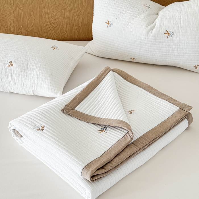 91家纺网 家纺一手货源 找家纺 木楌家居 2026春夏新款双面全棉纯棉皱皱纱刺绣款床盖床盖单件 花漾时光